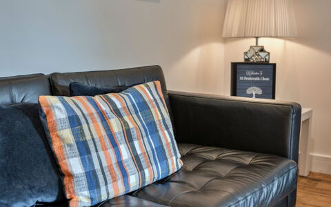 Salt & Stone: Meubilair, Bankstel, Interieur Ontwerp, Woonkamer, Huis, Flooring, Verdieping, Kussen Gooien, Kamer