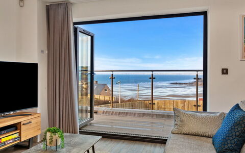 No.1 Sand Banks: Hout, Meubilair, Verdieping, Zee, Hardwood, Oceaan, Appartement, Houten Vloer, Stoel, Kust