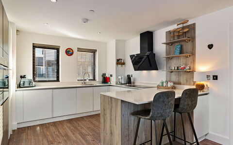 No.1 Sand Banks: Meubilair, Interieur Ontwerp, Flooring, Hout, Countertop, Keuken, Plafond, Verdieping, Lichte Inrichting, Cabinetry