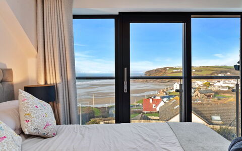 No.1 Sand Banks: Interieur Ontwerp, Slaapkamer, Meubilair, Kamer, Bed, Verdieping, Linens, Hoofdkussen, Bedding, Kussen Gooien