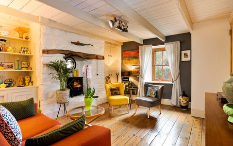 Wallis Cottage: Meubilair, Interieur Ontwerp, Flooring, Muur, Verdieping, Bankstel, Stoel, Hout, Plafond, Woonkamer