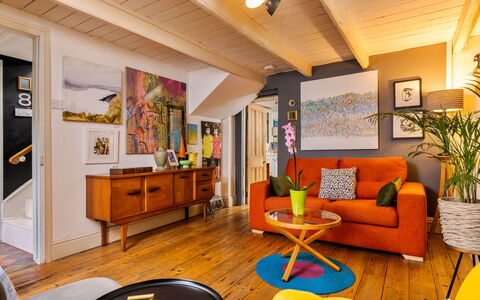 Wallis Cottage: Meubilair, Interieur Ontwerp, Flooring, Muur, Bankstel, Verdieping, Hout, Woonkamer, Houten Vloer, Plafond