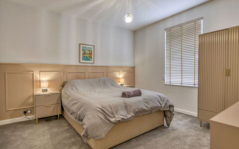 Dockyard House: Meubilair, Bed, Interieur Ontwerp, Slaapkamer, Flooring, Verdieping, Laken, Bedding, Plafond, Hout