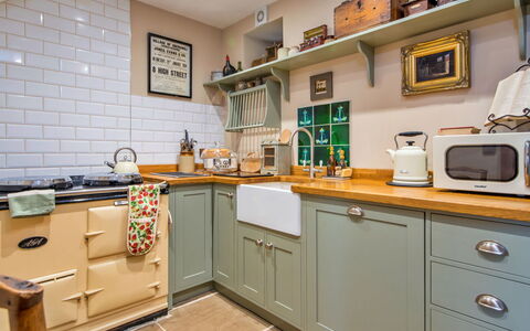 Gablebach: Keuken, Toestel Van De Keuken, Cabinetry, Interieur Ontwerp, Meubilair, Countertop, Major Appliance, Lade, Flooring, Fornuis