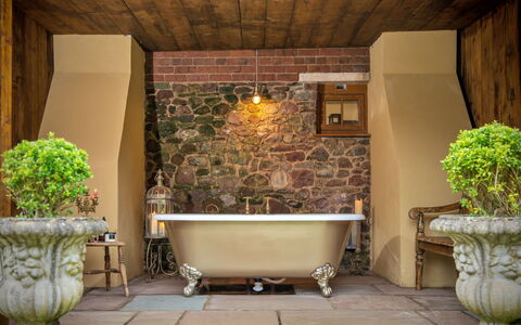 Gablebach: Bad, Loodgieterswerkinrichting, Interieur Ontwerp, Flooring, Loodgieter, Verlichting, Kraan, Verdieping, Badkamer