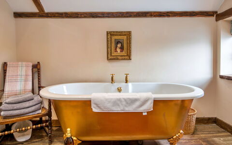 Gablebach: Interieur Ontwerp, Bad, Loodgieterswerkinrichting, Kraan, Loodgieter, Beits, Hardwood, Natuurlijk Materiaal, Vernis, Badkamer