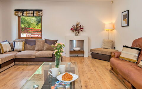 Bryncoch Retreat: Meubilair, Interieur Ontwerp, Bankstel, Flooring, Verdieping, Hout, Tafel, Woonkamer, Kamer, Huis
