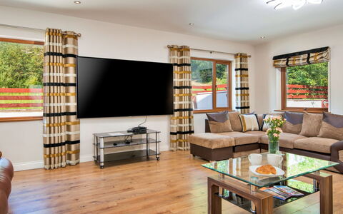 Bryncoch Retreat: Meubilair, Interieur Ontwerp, Flooring, Hout, Verdieping, Bankstel, Huis, Woonkamer, Kamer, Verlichting