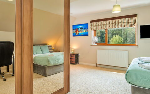 Bryncoch Retreat: Meubilair, Interieur Ontwerp, Flooring, Muur, Verdieping, Hout, Bed, Plafond, Slaapkamer, Kamer