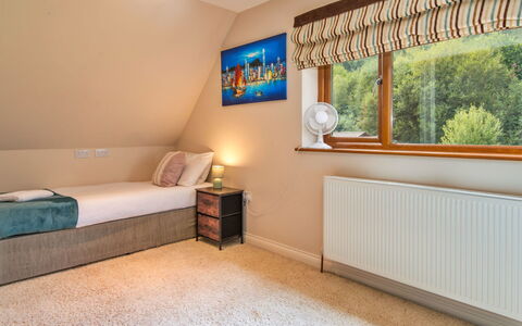 Bryncoch Retreat: Interieur Ontwerp, Meubilair, Muur, Flooring, Verdieping, Hout, Bed, Plafond, Kamer, Slaapkamer