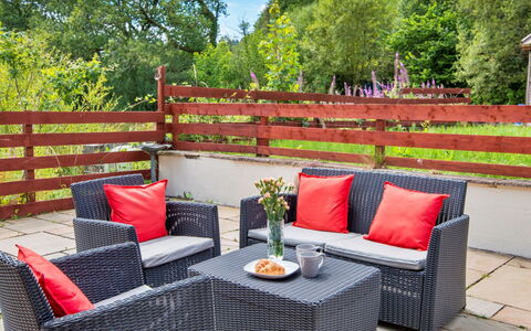 Bryncoch Lodge: Meubilair, Buitenmeubels, Tafel, Stoel, Buitentafel, Tuin, Kussen, Patio, Backyard, Kussen Gooien