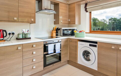 Bryncoch Lodge: Interieur Ontwerp, Meubilair, Flooring, Hout, Countertop, Cabinetry, Keuken, Verdieping, Plafond, Verlichting