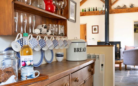Drovers Retreat: Meubilair, Hout, Interieur Ontwerp, Flooring, Verlichting, Cabinetry, Keuken, Kamer, Plafond, Beits