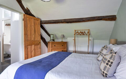 Penclogwynau: Hout, Meubilair, Slaapkamer, Bed, Huis, Bedding, Verdieping, Laken, Deur, Bed Frame