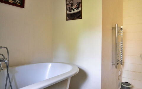Waen Fechan: Flooring, Loodgieterswerkinrichting, Verdieping, Badkamer, Interieur Ontwerp, Bad, Loodgieter, Kamer, Glas, Kraan