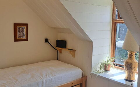 Waen Fechan: Meubilair, Interieur Ontwerp, Verdieping, Flooring, Bed, Slaapkamer, Muur, Hout, Kamer, Textiel