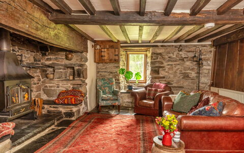 Y Cwtch: Hout, Flooring, Meubilair, Plafond, Huis, Woonkamer, Stenen Muur, Verblijf, Hardwood