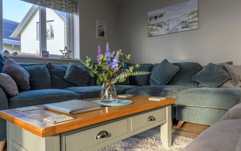 Tan-Y-Foel: Meubilair, Interieur Ontwerp, Flooring, Bankstel, Hout, Verdieping, Woonkamer, Kamer, Huis, Fotolijst