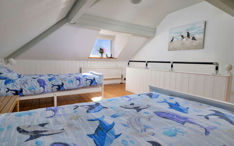 Gorwel: Slaapkamer, Interieur Ontwerp, Bed, Verdieping, Flooring, Meubilair, Plafond, Bedding, Laken, Huis