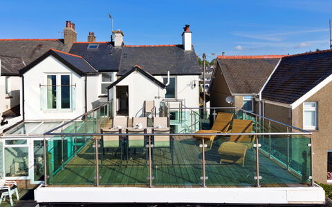 Awel Y Mor: Huis, Samengesteld Materiaal, Leuning, Balkon, Hek, Daylighting, Veranda, Staal, Trap