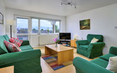 Ty Glan Y Mor: Meubilair, Interieur Ontwerp, Bankstel, Flooring, Plafond, Verdieping, Kamer, Woonkamer, Appartement