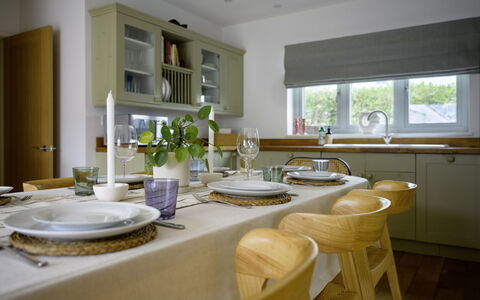 Hampton Coast: Meubilair, Interieur Ontwerp, Hout, Keuken, Flooring, Plafond, Verlichting, Tableware, Huis, Countertop