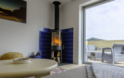 Hampton Coast: Flooring, Interieur Ontwerp, Verdieping, Verlichting, Meubilair, Plafond, Kamer, Woonkamer, Lichte Inrichting, Stoel