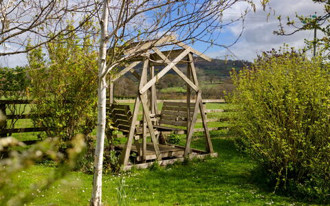 Waen Farm Cottage: Hout, De Lente, Takje, Tuin, Pasture, Bos, Outdoor Structuur, Garden Gebouwen, Backyard