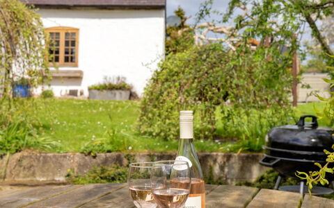 Waen Farm Cottage: Meubilair, Tafel, Tableware, Serveware, Buitenmeubels, Stoel, Tuin, Buitentafel, Keuken En Eettafel, Beits