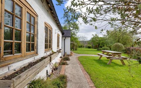 Waen Farm Cottage: Huis, Huis, Verblijf, Struik, Menselijke Nederzetting, Landelijk Gebied, Boerderij, Landgoed, Tuin