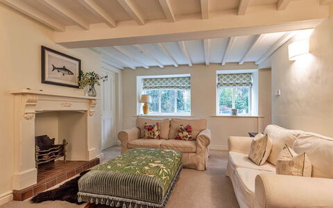 Dolhyfryd Lodge: Meubilair, Interieur Ontwerp, Muur, Bankstel, Flooring, Hout, Verdieping, Plafond, Kamer, Woonkamer