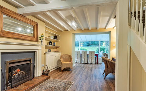 Dolhyfryd Lodge: Interieur Ontwerp, Meubilair, Muur, Flooring, Hout, Plafond, Verdieping, Verlichting, Houten Vloer, Woonkamer