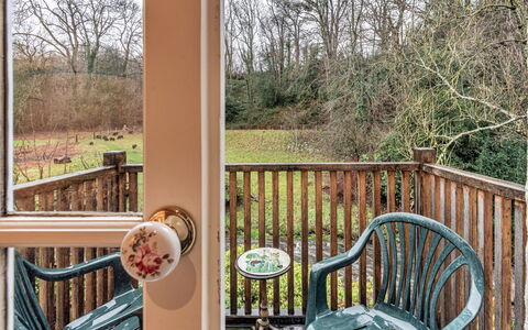 Dolhyfryd Lodge: Hout, Meubilair, Beits, Baluster, Hardwood, Stoel, Hek, Leuning, Balkon, Dek