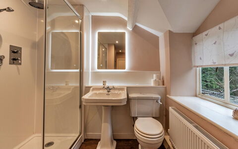 Dolhyfryd Lodge: Loodgieterswerkinrichting, Interieur Ontwerp, Badkamer, Plafond, Flooring, Verdieping, Loodgieter, Wastafel, Verlichting, Kraan