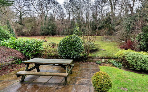 Dolhyfryd Lodge: Gras, Blad, Vegetation, Struik, Openluchtbank, Tuin, Plantengemeenschap, Groundcover, Land Lot