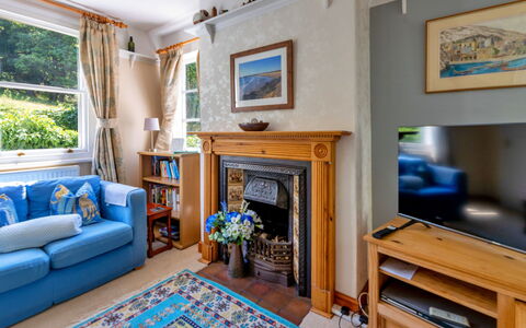 Wern Cottage: Meubilair, Interieur Ontwerp, Hout, Flooring, Bankstel, Woonkamer, Tafel, Kamer, Verdieping, Verlichting