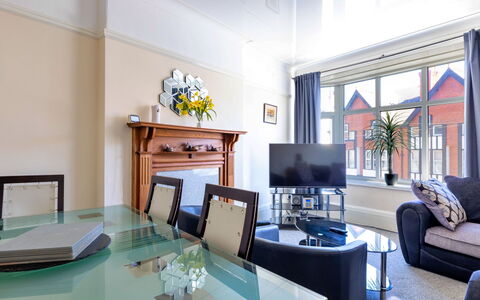 Colwyn Bay 646: Interieur Ontwerp, Meubilair, Plafond, Flooring, Verdieping, Bankstel, Appartement, Kamer, Woonkamer, Huis