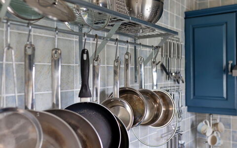 Ty Pen Y Bryn, Castle Views: Pot Rack, Keuken, Plank, Stellingen, Dishware, Serveware