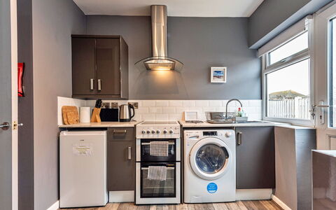 Hafan Traeth: Wasmachine, Toestel Van De Keuken, Major Appliance, Huishoudapparatuur, Keuken, Wasdroger, Interieur Ontwerp, Wasruimte, Flooring, Plafond
