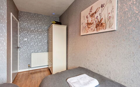 Hafan Traeth: Muur, Flooring, Verdieping, Interieur Ontwerp, Hout, Slaapkamer, Plafond, Kamer, Verlichting, Bed
