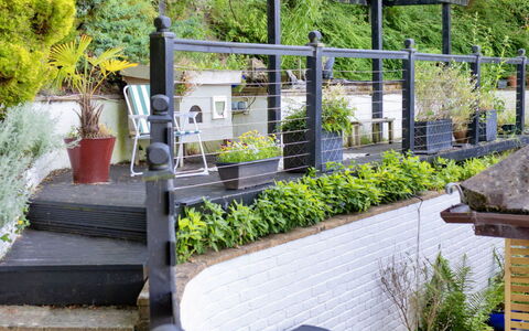 Yr Ardd Bellaf: Struik, Bloempot, Tuin, Ijzer, Kamerplant, Metaal, Balkon, Landscaping, Hek