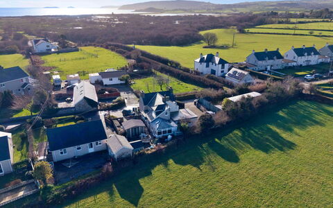 Penrhos Sea Cottage: Woongebied, Plain, Landschap, Huis, Landelijk Gebied, Land Lot, Huis, Menselijke Nederzetting, Voorstad, Dorp