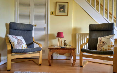 Delfryn: Meubilair, Flooring, Hout, Interieur Ontwerp, Stoel, Verdieping, Houten Vloer, Huis, Woonkamer, Kamer