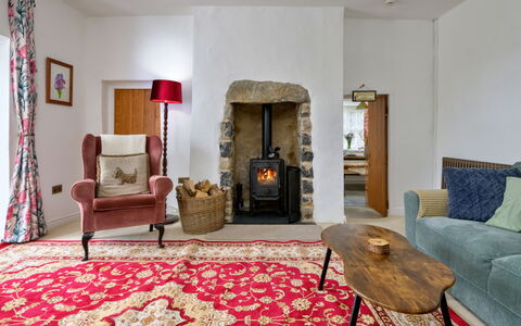 Merddyn Cottage: Meubilair, Hout, Flooring, Interieur Ontwerp, Huis, Verdieping, Kamer, Woonkamer, Haard, Tapijt