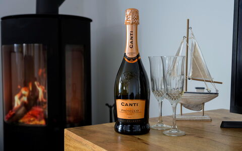 Hedd Wen Cottage: Fles, Glas, Glaswerk, Wijn, Glazen Fles, Barware, Wijnfles