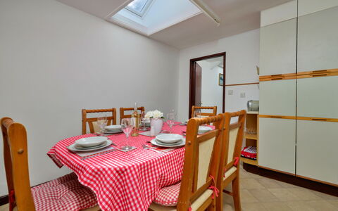 Penlon Cottage: Meubilair, Flooring, Interieur Ontwerp, Hout, Verdieping, Plafond, Kamer, Keuken, Verlichting, Toestel Van De Keuken