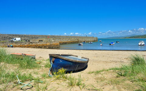 Penlon Cottage: Blauw, Boot, Water, Zwemwater, Watercraft, Boten En Varen - Materialen En Benodigdheden, Kust, Strand, Kust En Oceanic Landvormen, Zomer