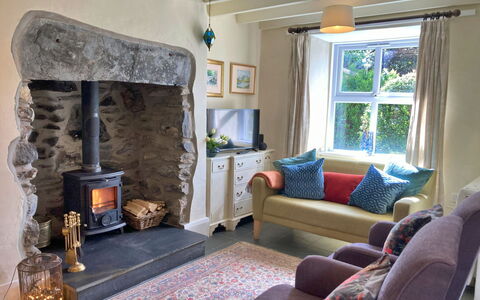 Pen-Y-Groes: Meubilair, Interieur Ontwerp, Muur, Flooring, Hout, Verdieping, Kamer, Woonkamer, Verlichting, Huis