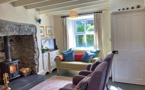 Pen-Y-Groes: Meubilair, Interieur Ontwerp, Muur, Flooring, Hout, Kamer, Verdieping, Plafond, Woonkamer, Verlichting