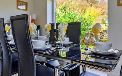Dyffryn: Meubilair, Interieur Ontwerp, Tafel, Eetkamer, Keuken En Eettafel, Stoel, Flooring, Verlichting, Huis, Verdieping